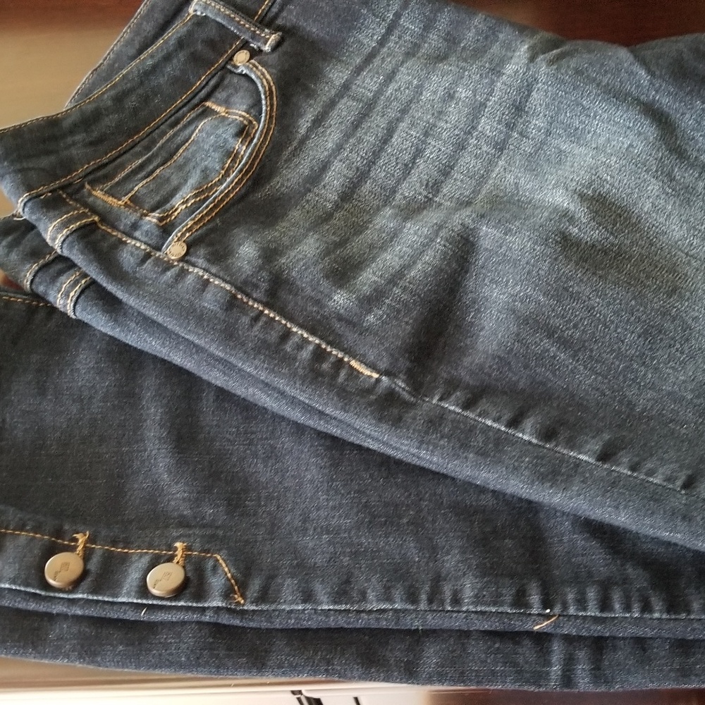 NWOT 1822 cropped jeans